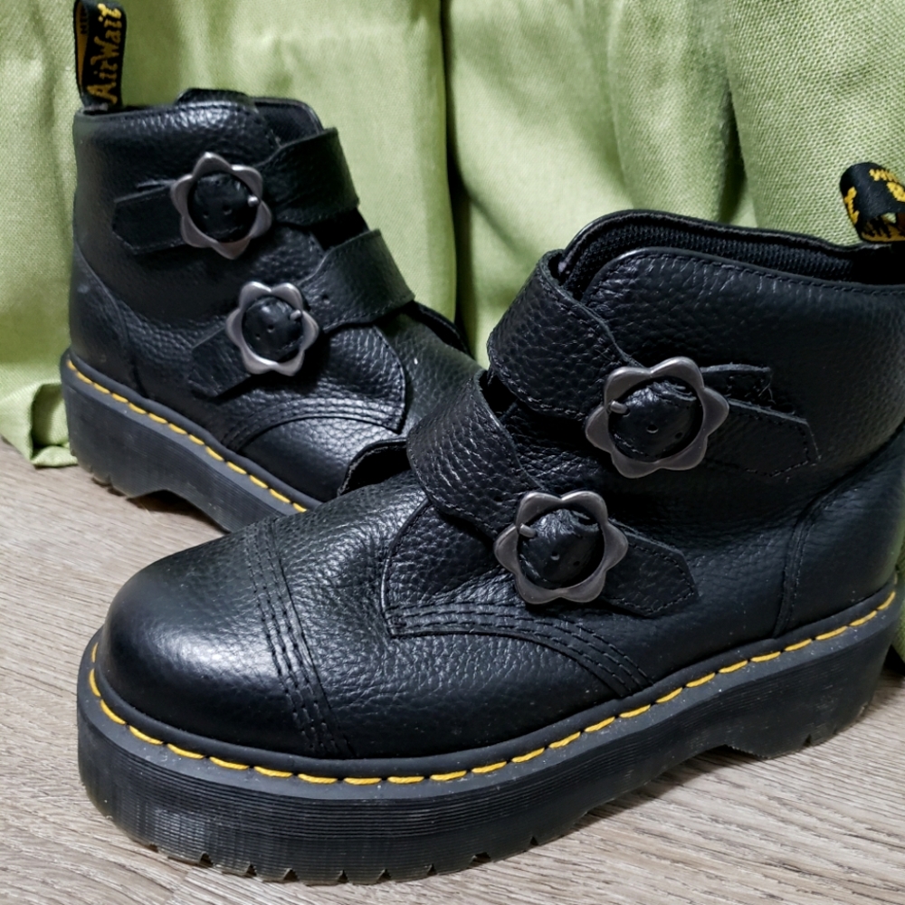 Dr Martens Devon flower boots
